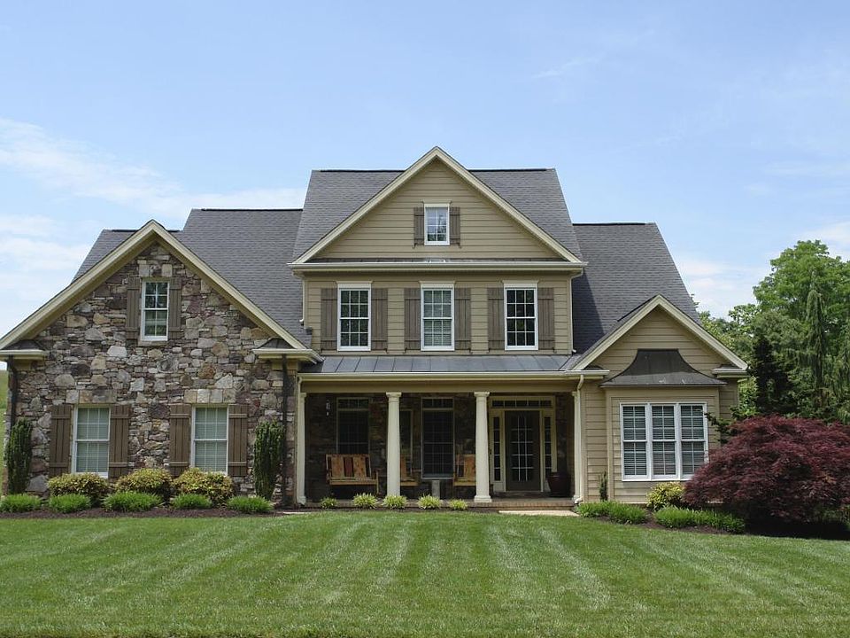1st image of 130 Stonegate Dr