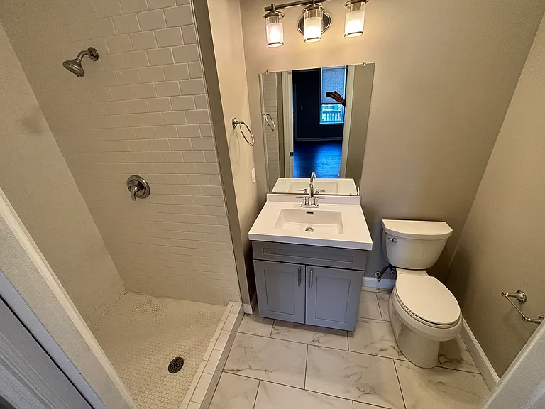 2253 Indiana Ave — Photo 24