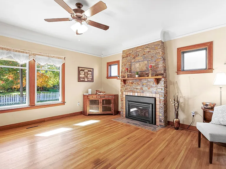 206 W Waverly Pl — Photo 27
