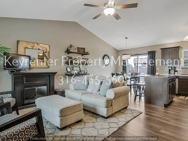 1470 N Aster St — Photo 3