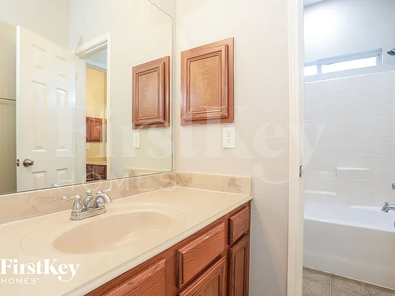 1731 Vista Ridge Dr W — Photo 17