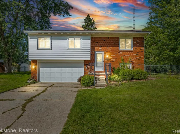 301 Cree Ct, Tecumseh, MI 49286