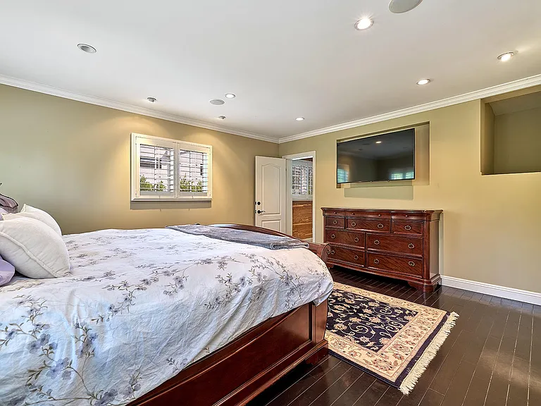 950 S Longwood Ave — Photo 32
