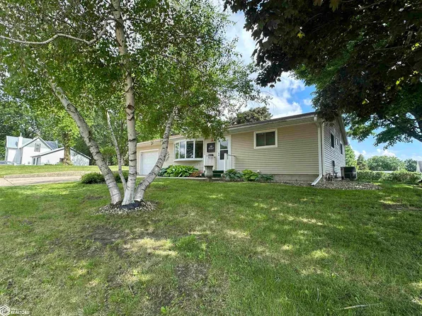 103 S 8th Ave W, Lake Mills, IA 50450