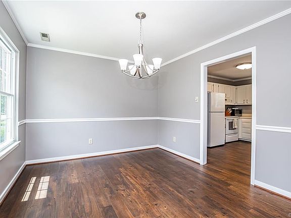 3rd image of 120 Sunny Dr