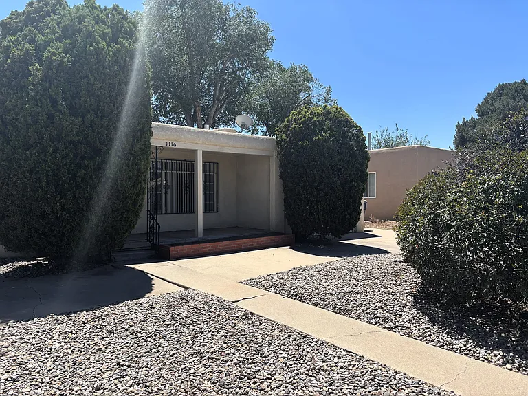 1116 Summit Dr NE — Photo 2