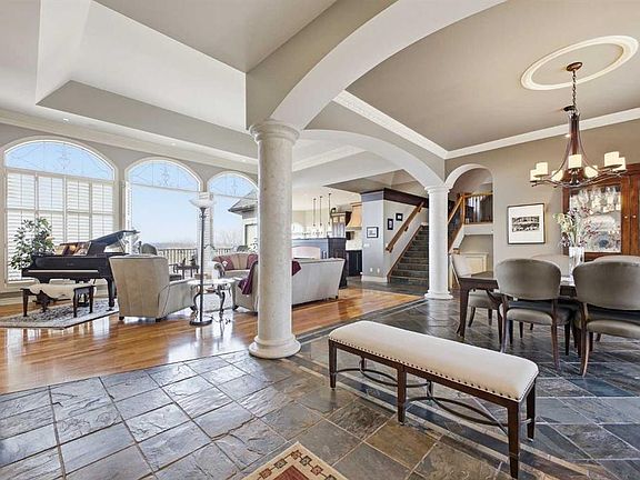 5th image of 405 Pinnacle Ridge Pl SW