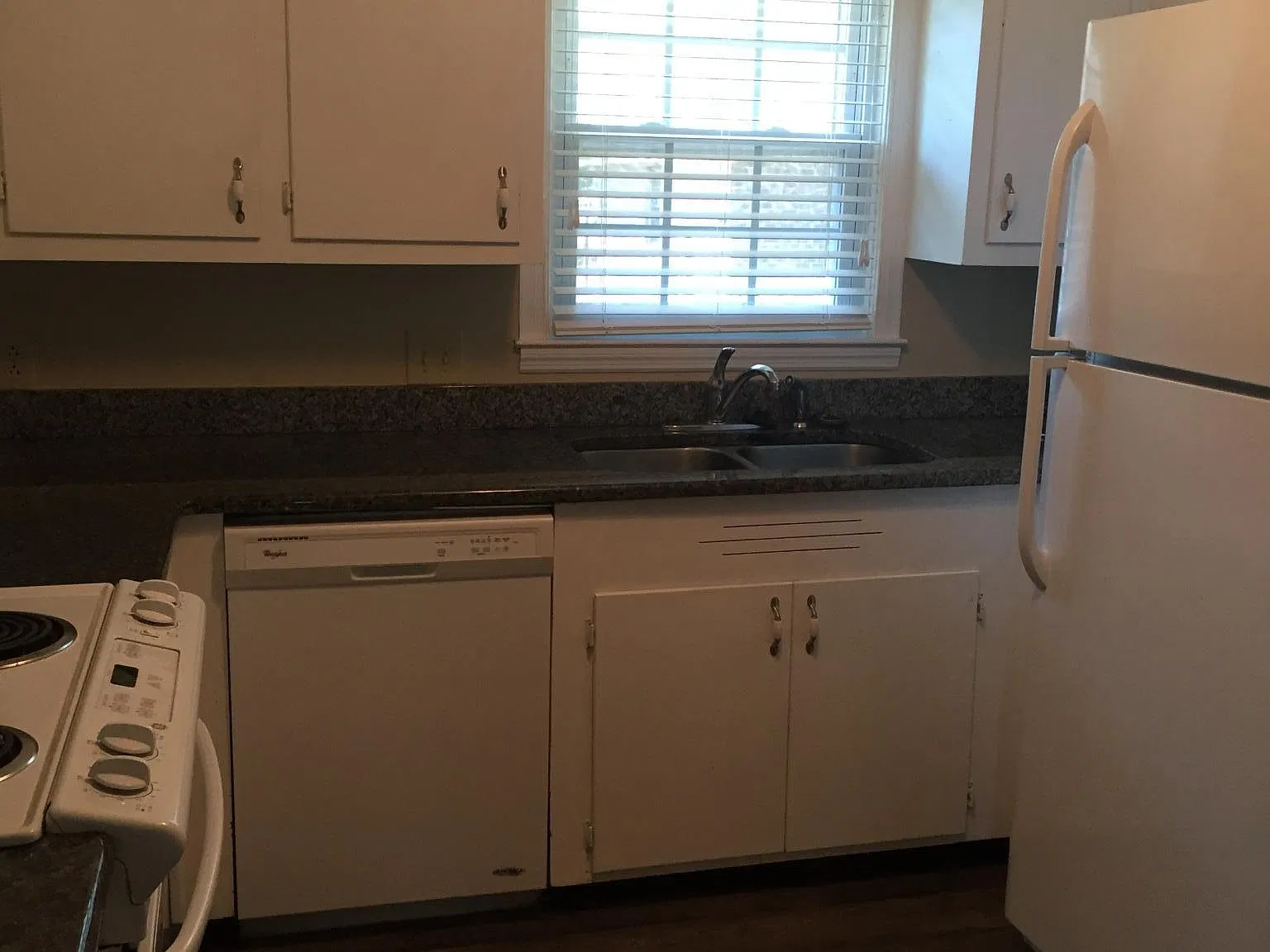 3 bed, 1600 sqft, $4,800 — Photo 2