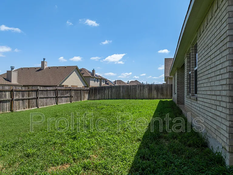 6117 Verde Dr — Photo 33