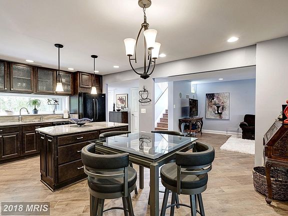 From the Island to the lights cabinets / hardware