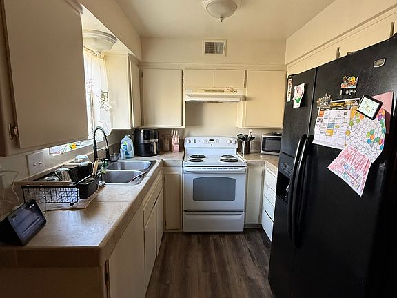 2nd image of 2709 La Costa St #B