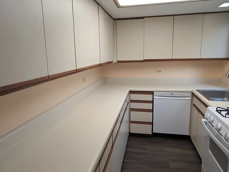 242 W Slade St #2E — Photo 11