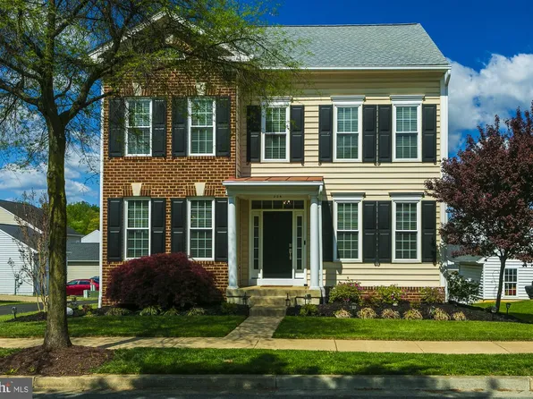 334 Calmes St, Charles Town, WV 25414
