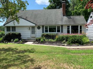 33 Friendly Rd, Mahopac, NY 10541