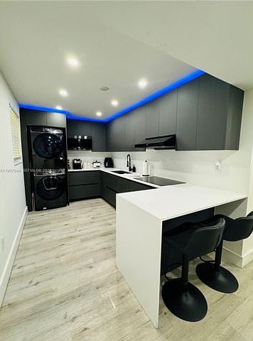 1st image of 1555 W 44th Pl APT 214D