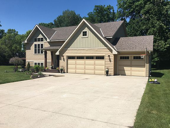 3rd image of 1032 Villa Ln