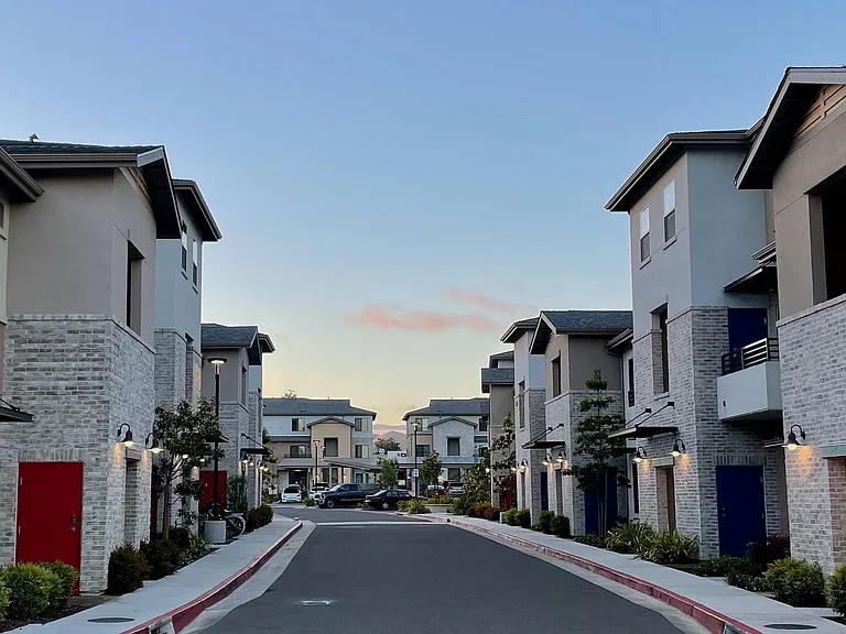Twin Creeks Apartments — Photo 20