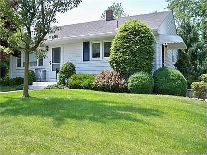 30 Franklin Blvd photo 1