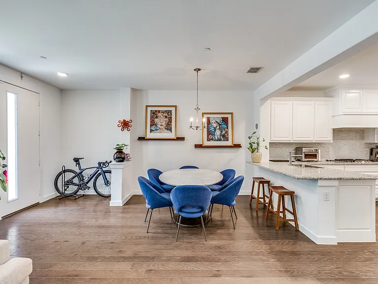 1520 Navasota Trl — Photo 3