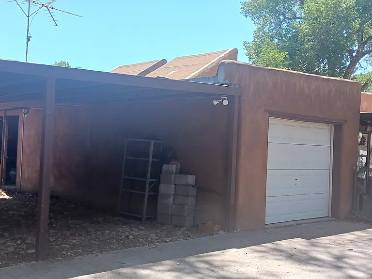 Carport/Single car garage (has work bench and space for storage)