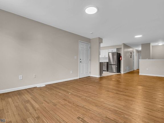 4th image of 914 S 18Th St