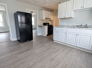 712 School St Floor 2, Lowell, MA 01851