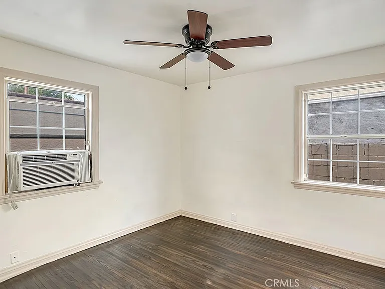 1515 E Walnut Way — Photo 18