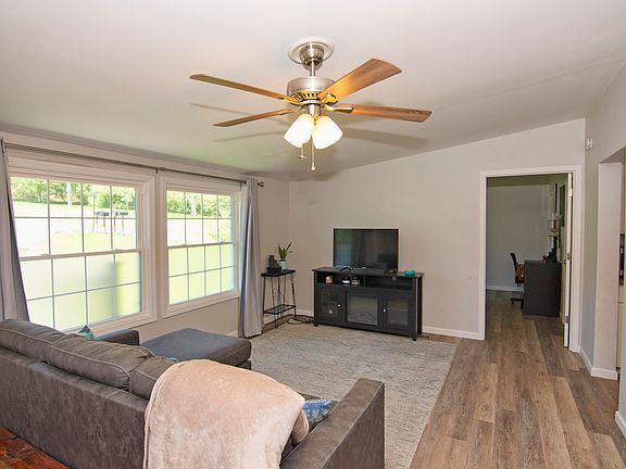 2nd image of 109 Nature Ln
