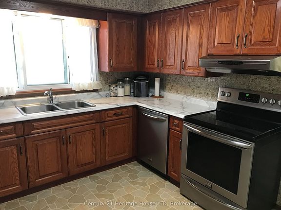 5th image of 938 Ferndale Ave