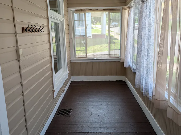 Sun Room/Entryway