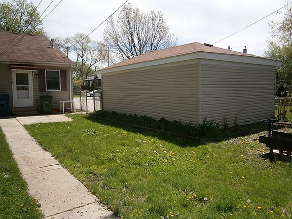 4th image of 9604 Merton Ave