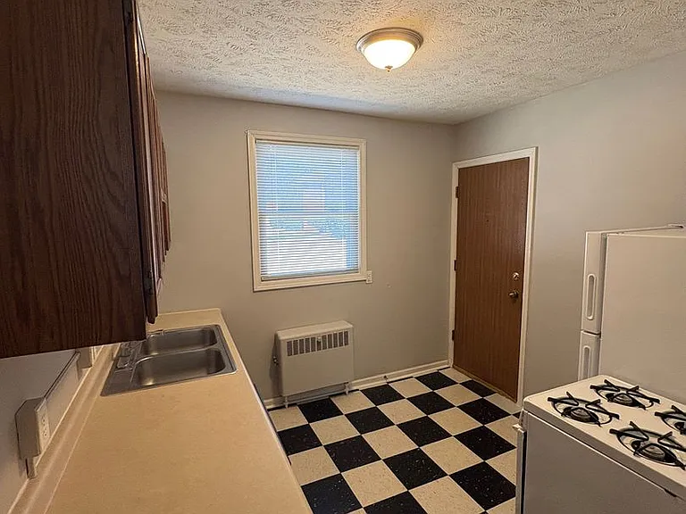 3166 Davenport St — Photo 7