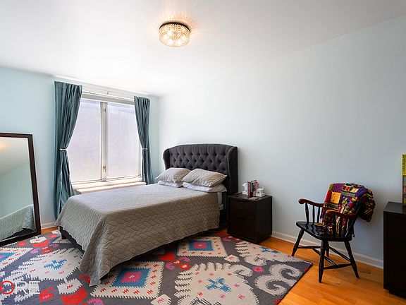 4th image of 13-11 Jackson Ave #5B