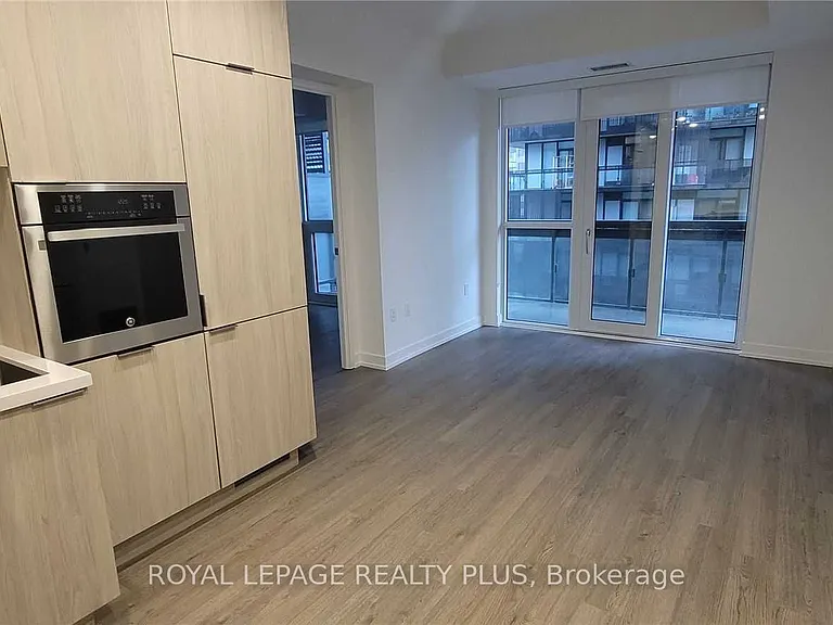 39 Roehampton Ave E #1807 — Photo 7