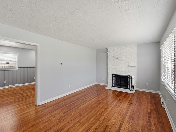 4th image of 955 Effie Rd