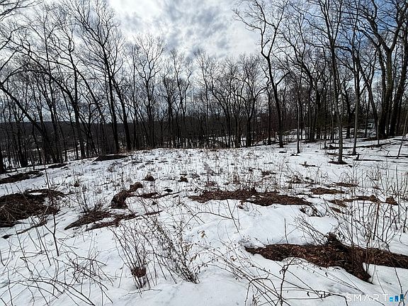 5th image of 40 Running Brook Road