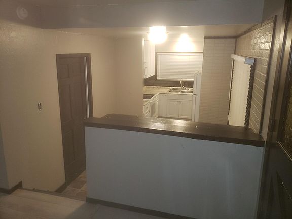 2nd image of 3839 Pentagon Dr