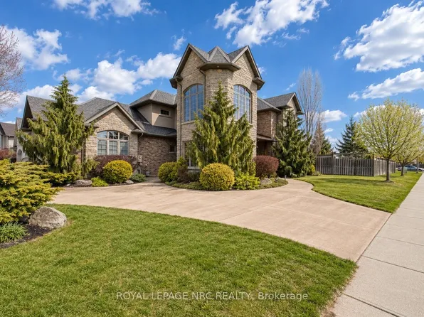 8479 Forestview Blvd, Niagara Falls, ON L2H 0B2