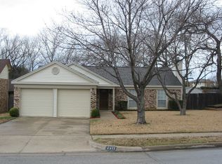 2311 Holly Dr, Euless, TX 76039
