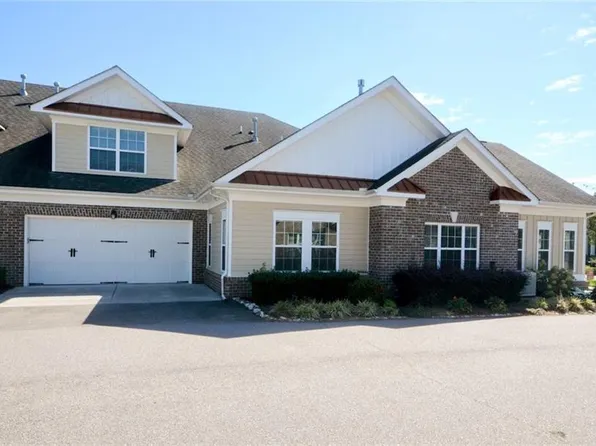 1443 Thistlewood Ln, Chesapeake, VA 23320