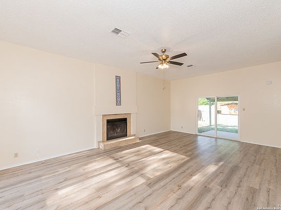 5th image of 243 BURLINGTON DR