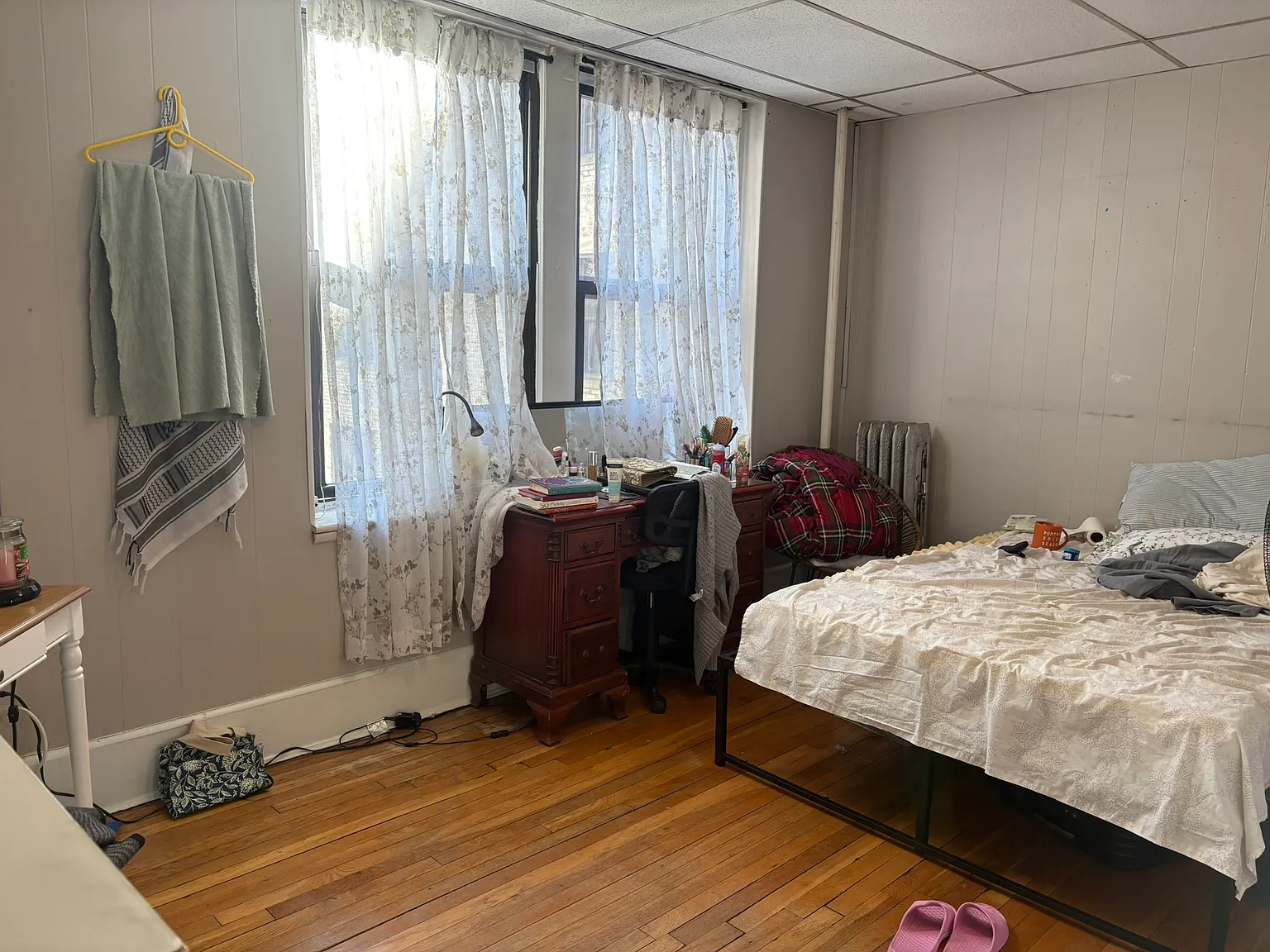 4 bed, $1,300 — Photo 3
