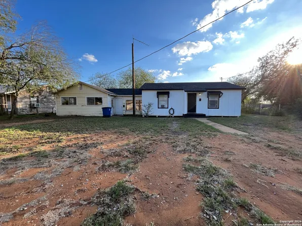 219 E Harris St., Dilley, TX 78017