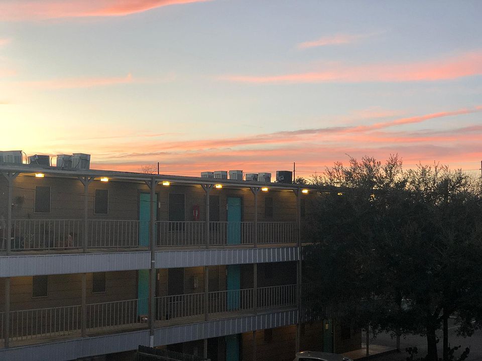 2nd image of 2506 Manor Rd APT 304