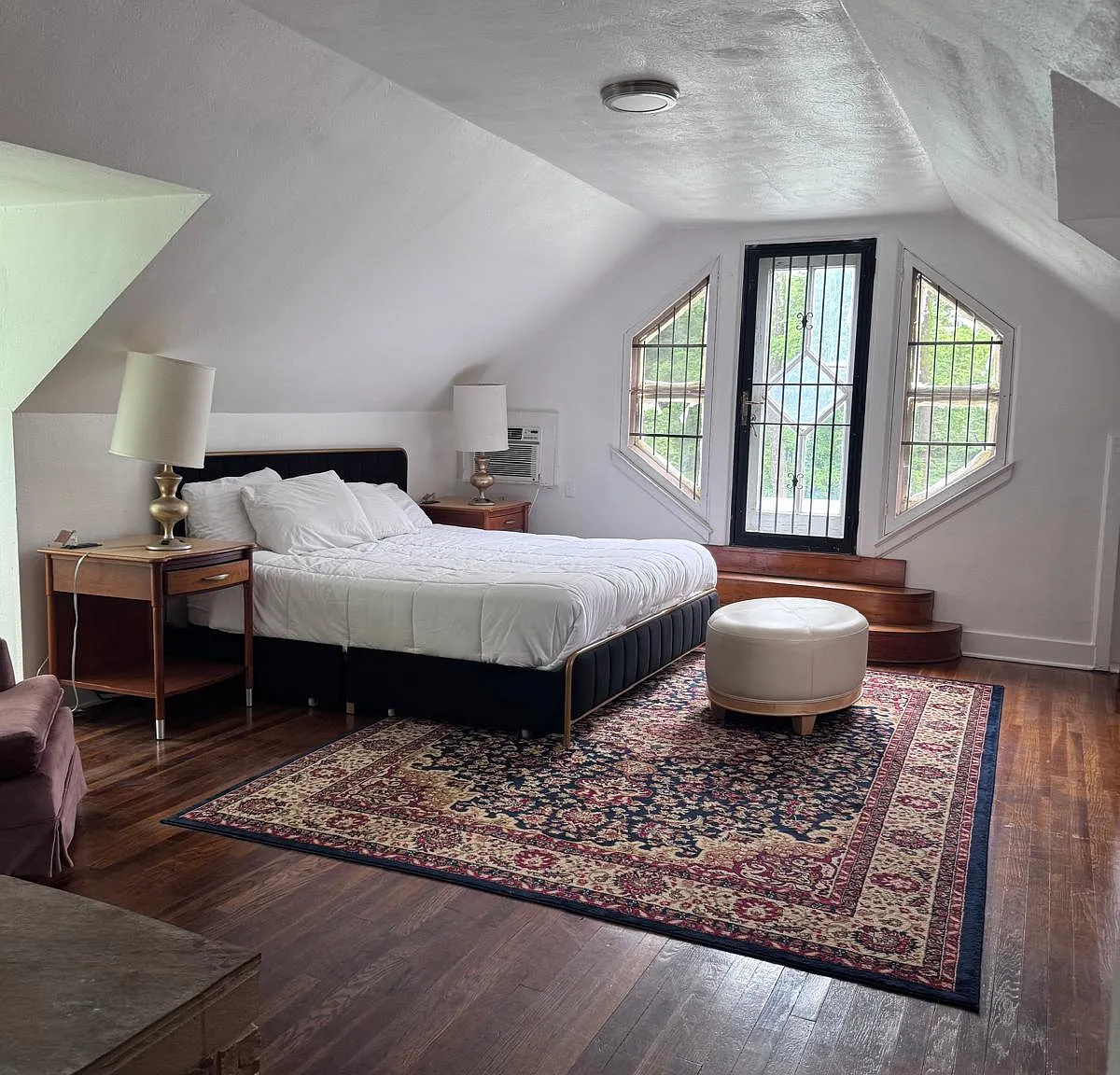 9 bed, 4500 sqft, $9,895 — Photo 3
