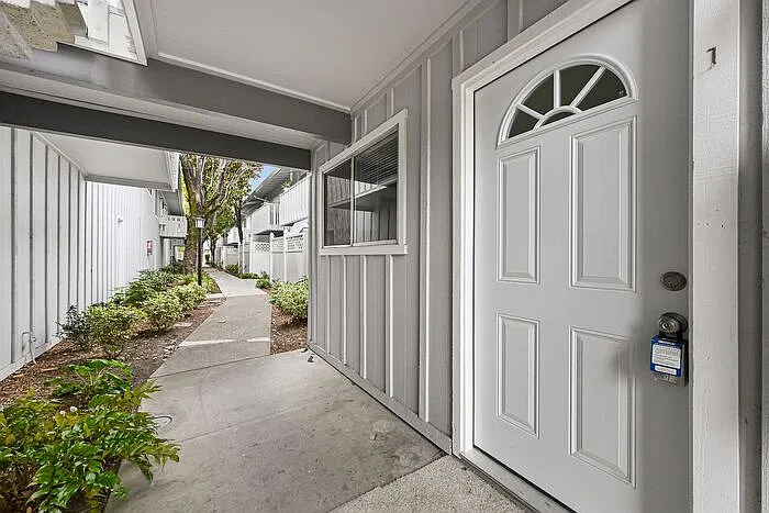 1 bed, 1.0 bath, $1,745 — Photo 2