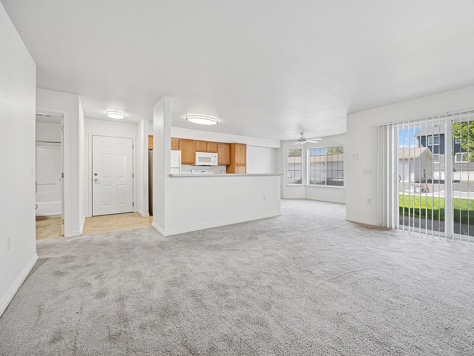 Lion's Gate Apartments in Walla Walla, Washington Three Bedroom Living Room