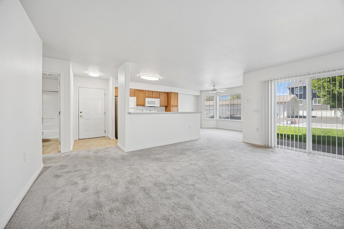 Lion's Gate Apartments in Walla Walla, Washington Three Bedroom Living Room