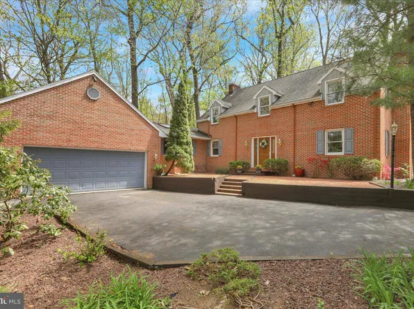 13 Nassau Cir, Reading, PA 19607