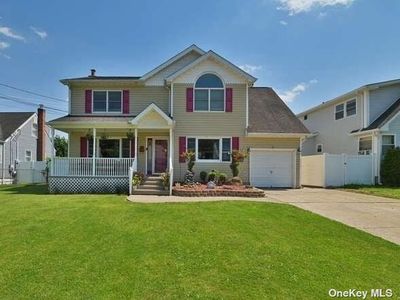 526 18th St, West Babylon, NY, 11704